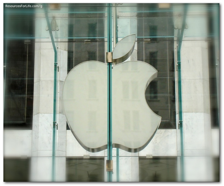 20120307we-apple-new-york-city-store-crop-soft-edges-DSC03717-785x655