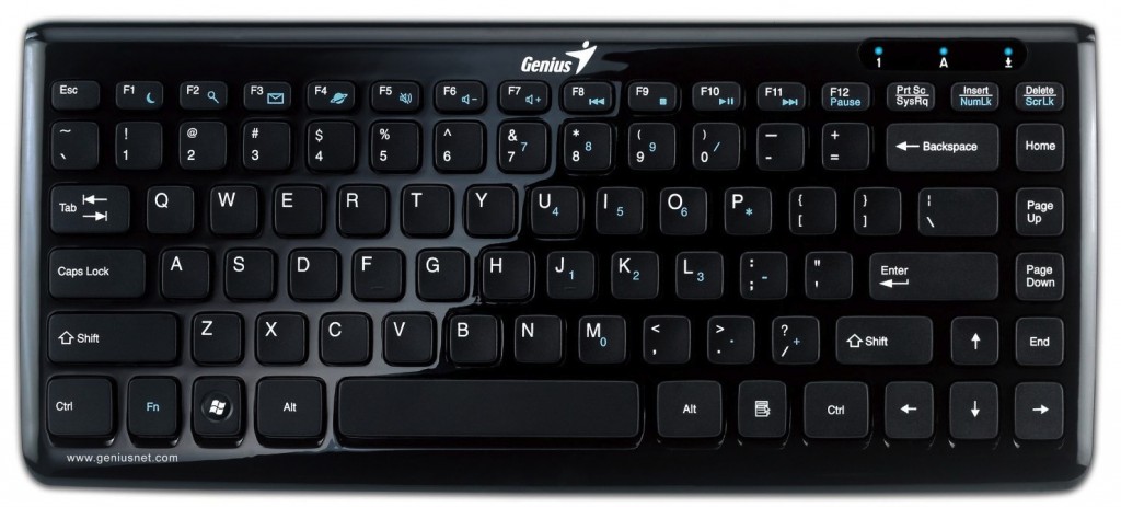 20130114mo-genius-luxemate-i200-wired-usb-small-keyboard-top-view
