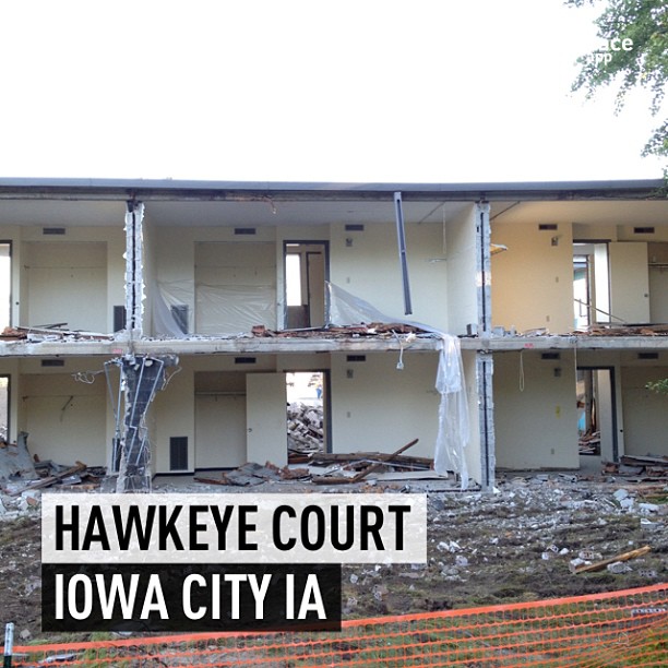 20130820tu-hawkeye-court-apartments-demolition-picture-02