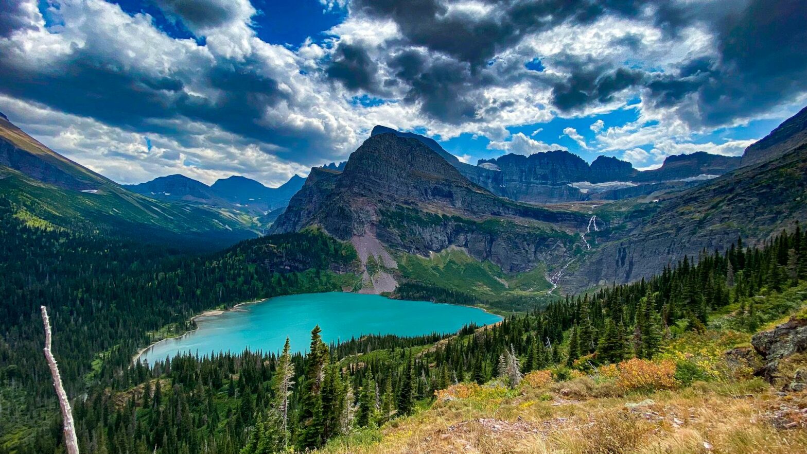 lake and mountains in glacier national park in usa